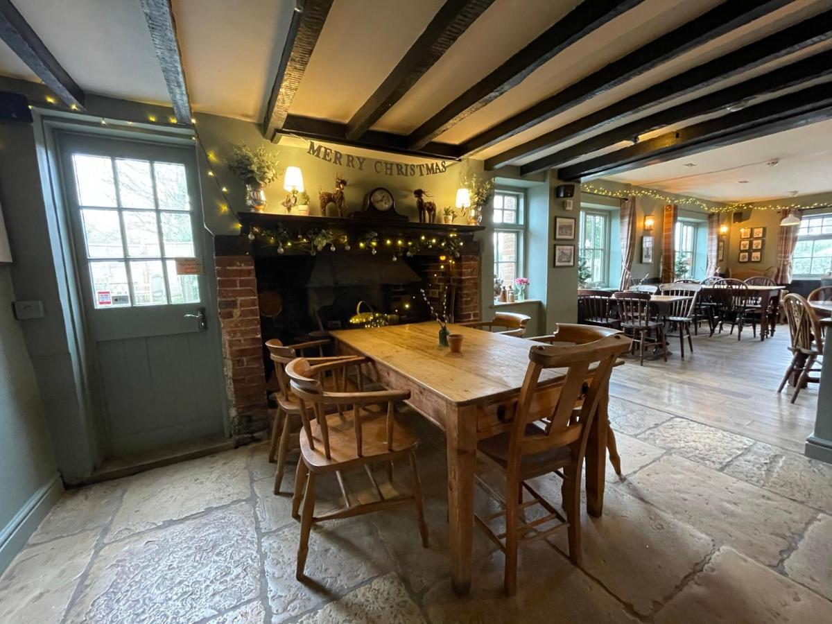 The Windmill Inn Horsham Exterior foto