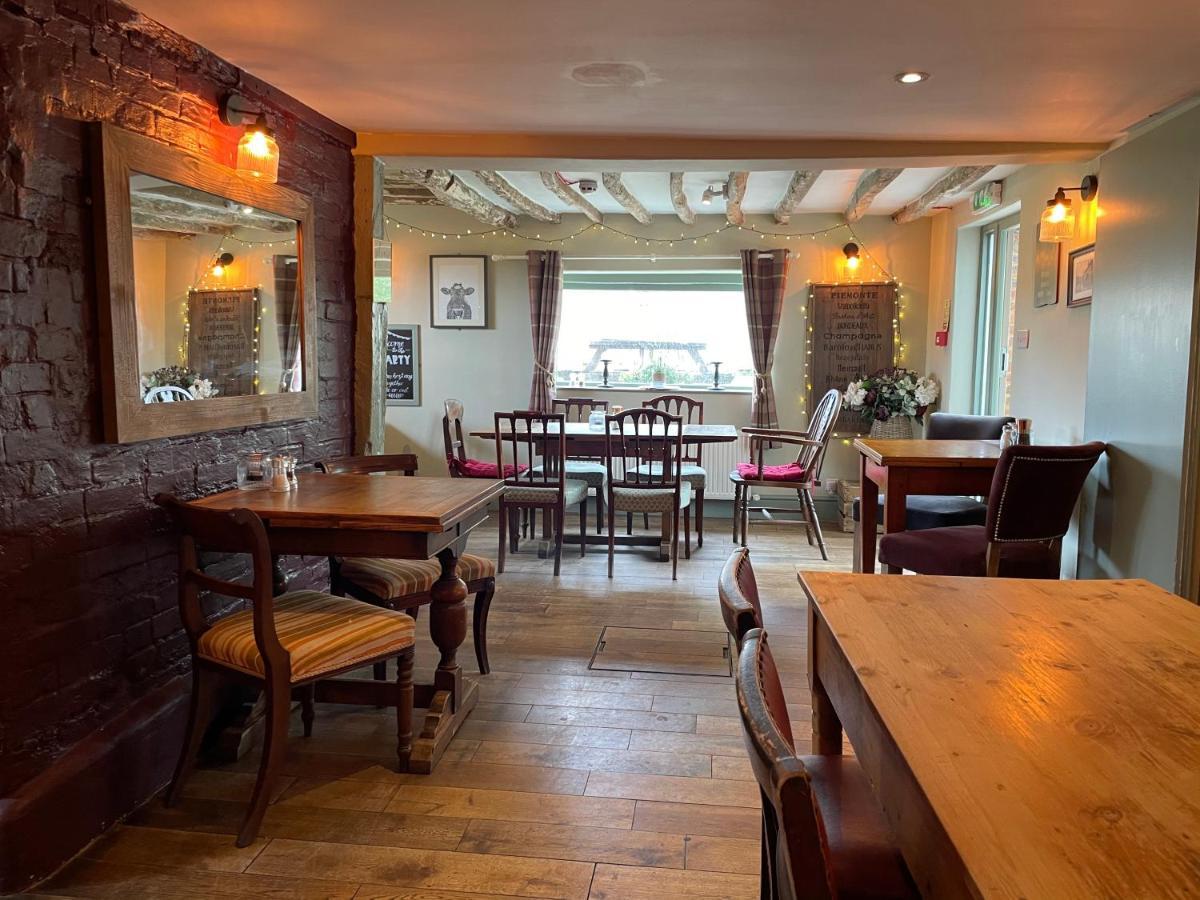 The Windmill Inn Horsham Exterior foto