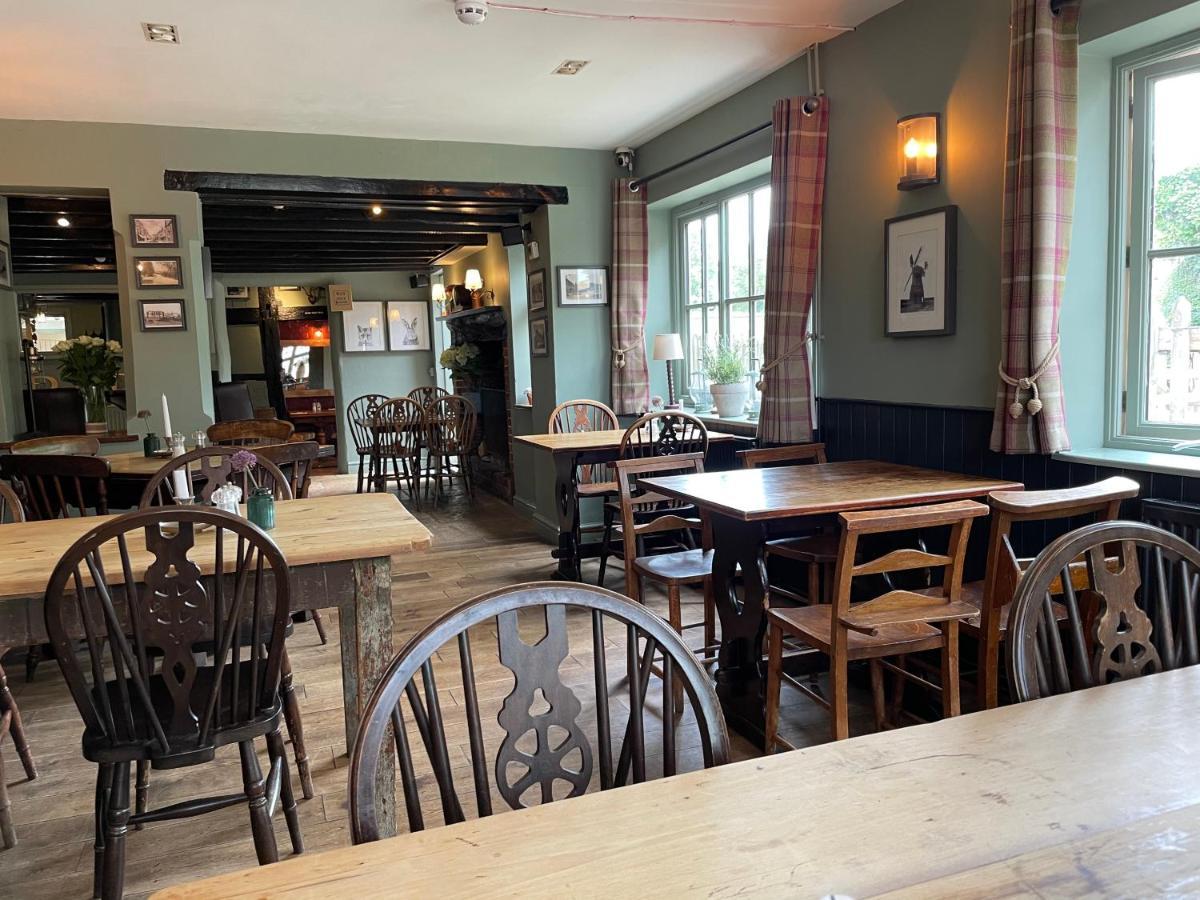 The Windmill Inn Horsham Exterior foto