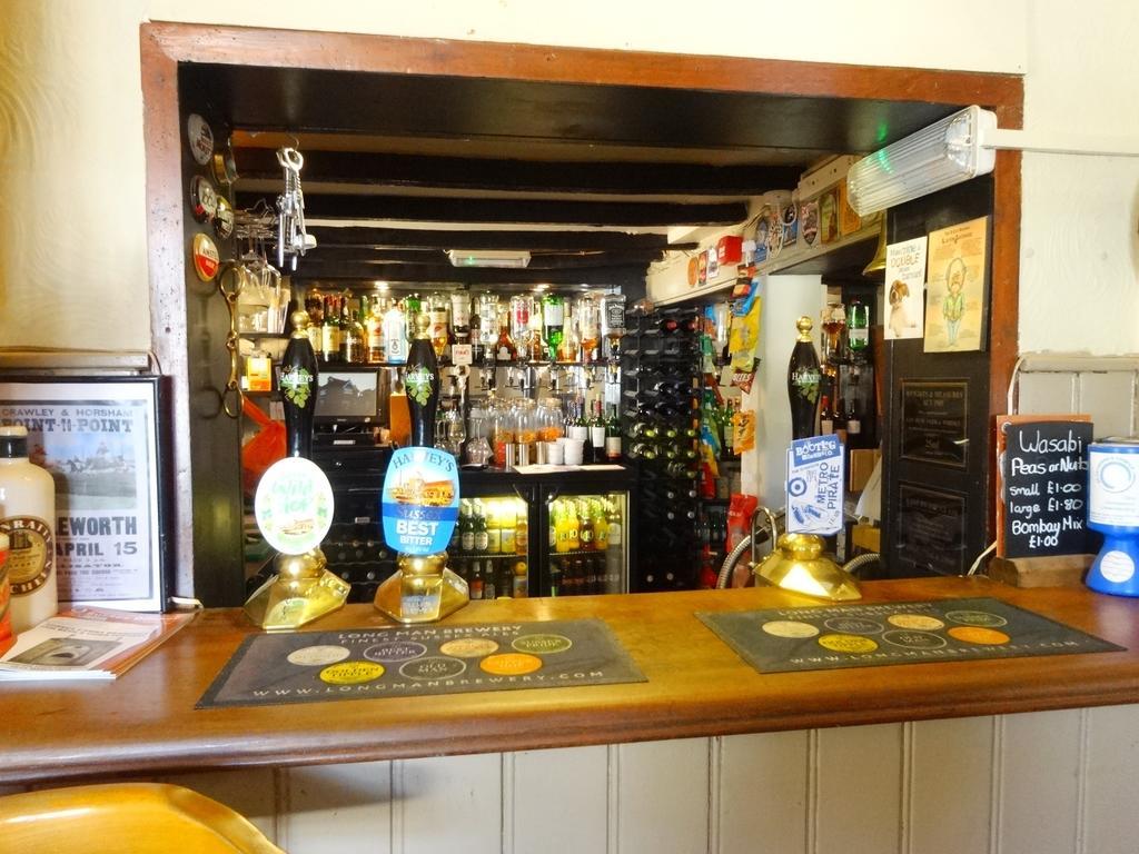 The Windmill Inn Horsham Exterior foto